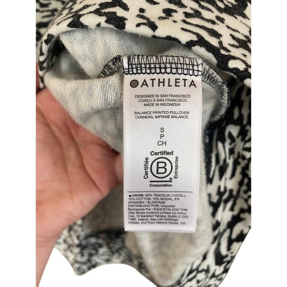Athleta Balance printed black and white animal print oversized pullover size S - Picture 4 of 6